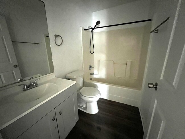 Building Photo - 677 W 5th Ave