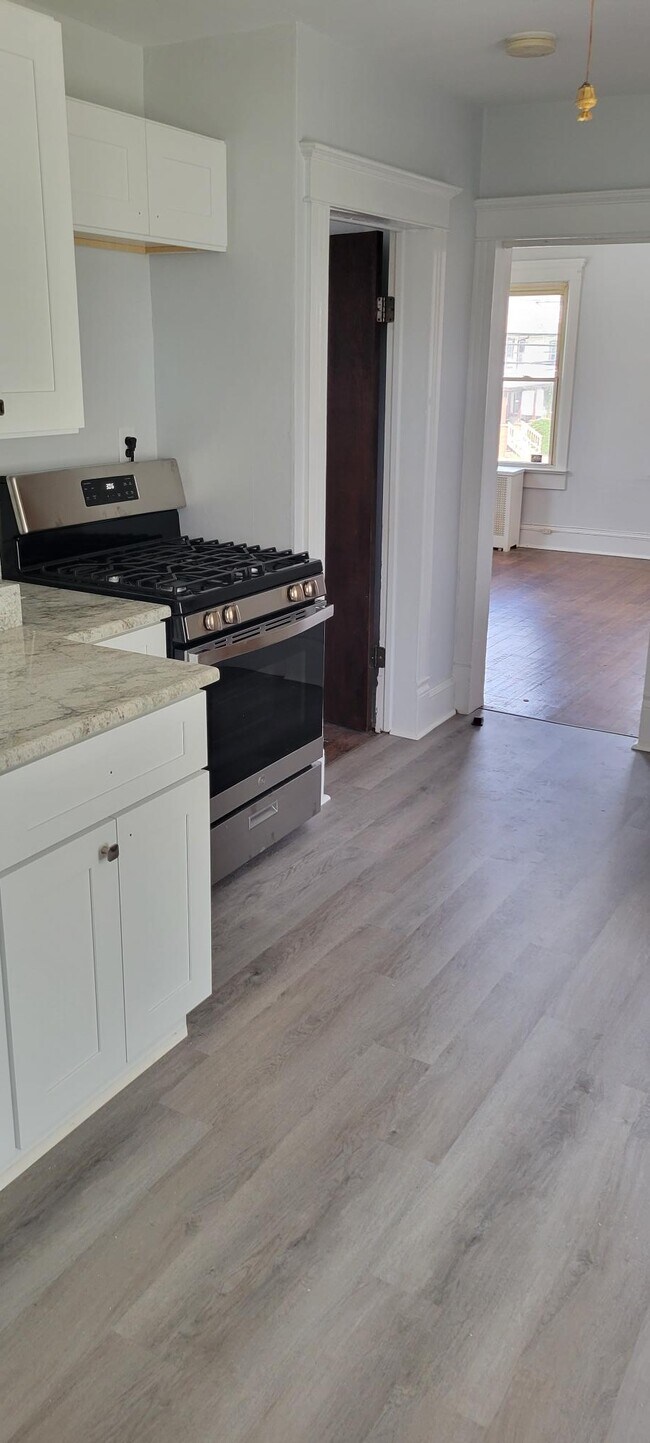 Building Photo - 108 Clay St