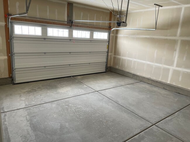 Building Photo - Beautiful house waiting JUST FOR YOU!!!!