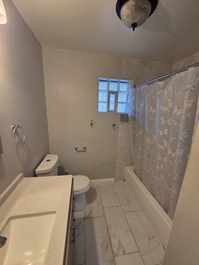 Building Photo - 2210 Capri Ave