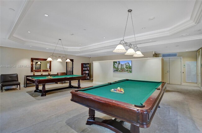 Building Photo - 20000 E Country Club Dr