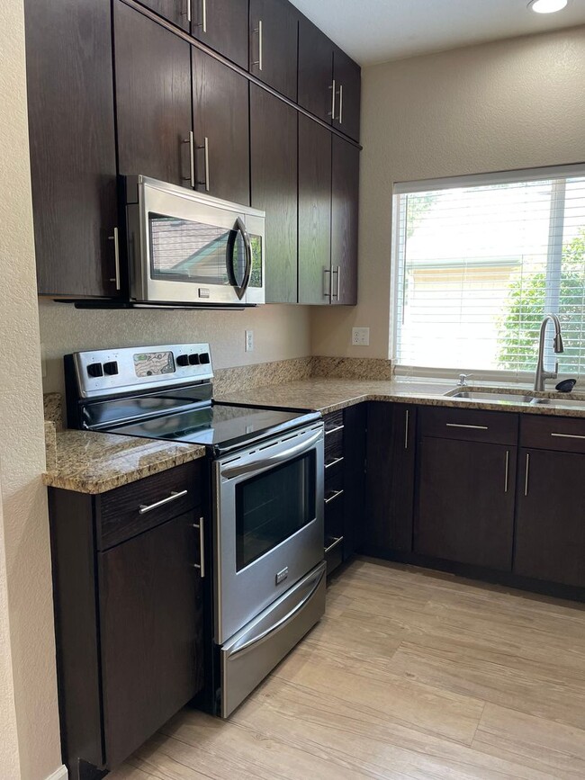 Building Photo - 5225 White Willow Dr
