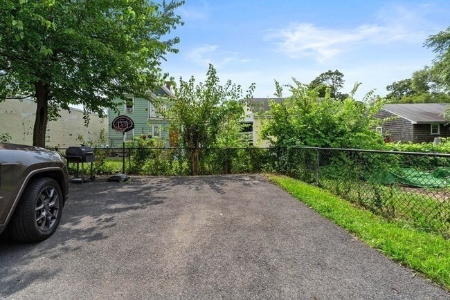 Building Photo - 19 Harrison St