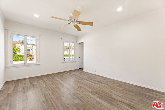 Building Photo - 423 N Orange Dr