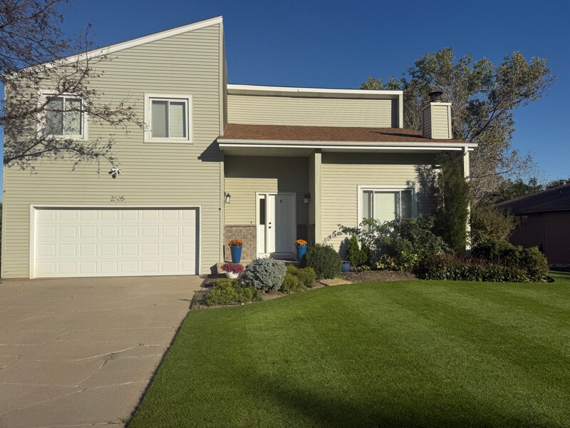 Building Photo - 2305 S 165th St