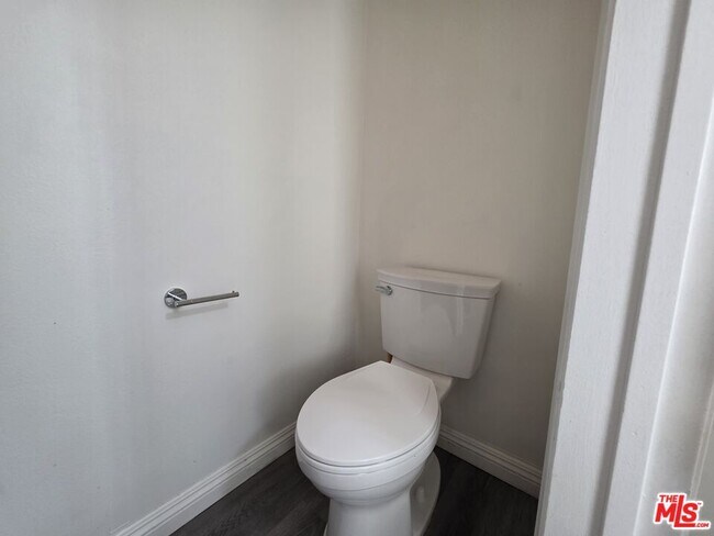 Building Photo - 517 N Francisca Ave