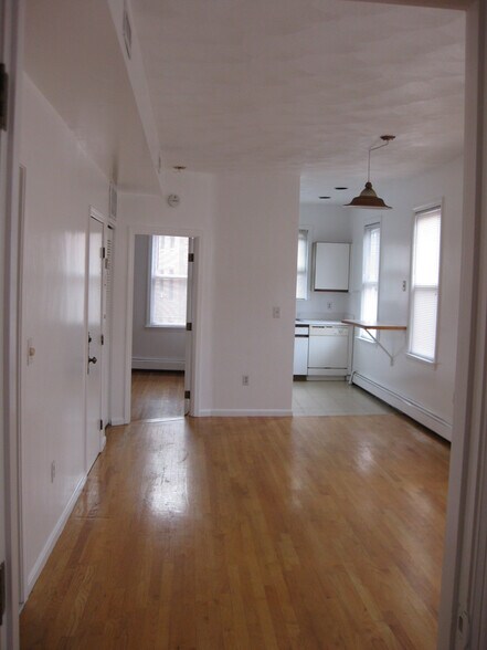 Building Photo - 25 Hanover Ave