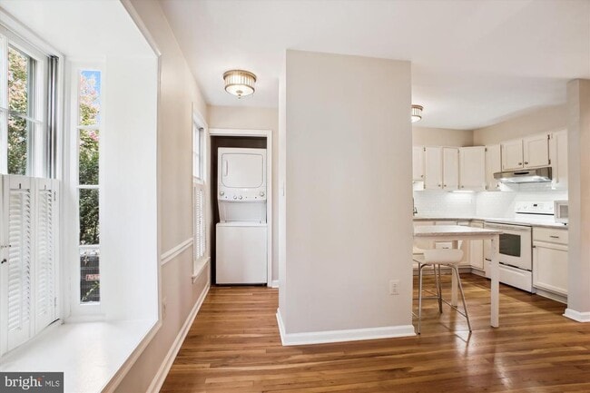 Building Photo - 450 W Glebe Rd