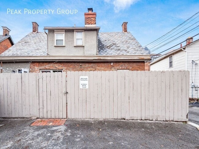 Building Photo - 506 S Lazelle St