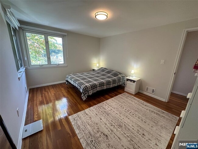 Building Photo - 339 Durie Ave