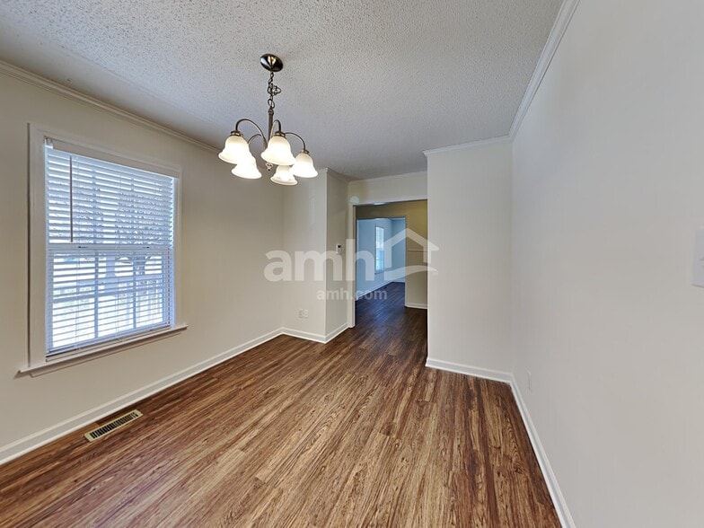 Building Photo - 241 Pinecroft Dr