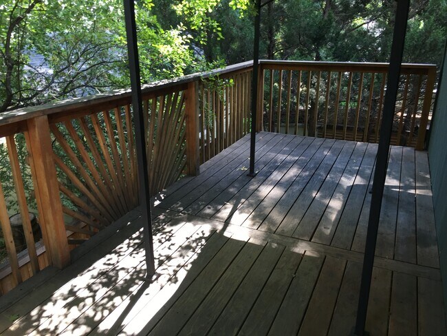 Building Photo - *MAXED OUT ON APPLICATIONS, NOT ACCEPTING MORE* Location, location, location. Great 4 bedroom one...