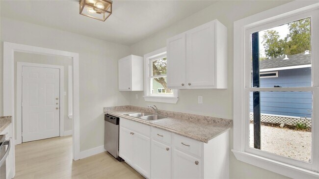 Building Photo - 4008 Speedway