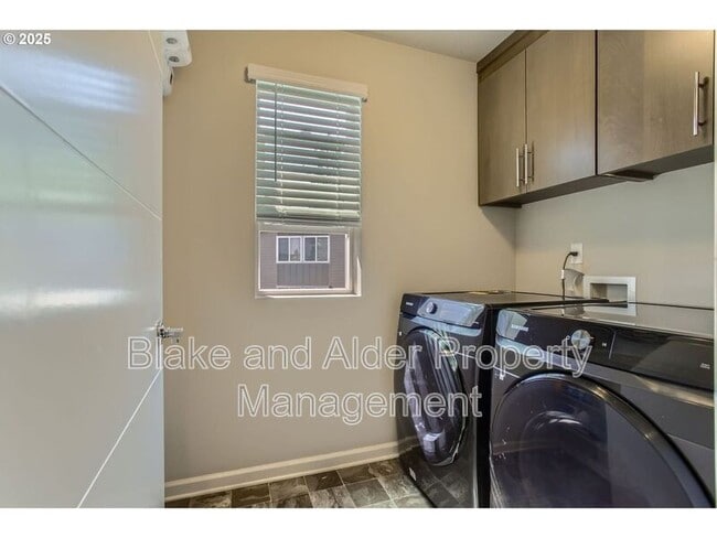 Building Photo - 12357 SE Goali Ct