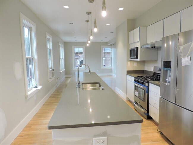 Building Photo - 40 Bow St