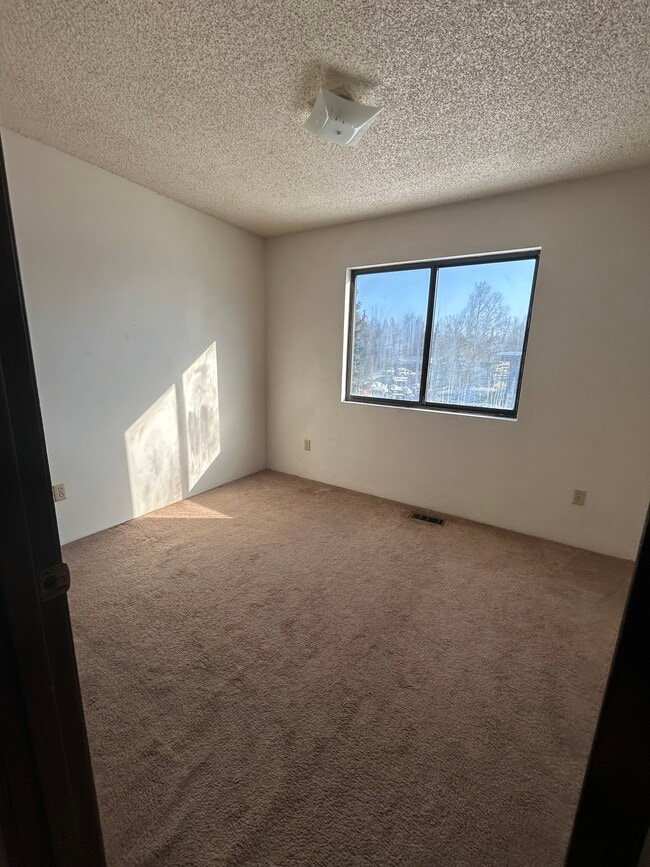 Building Photo - Denali St