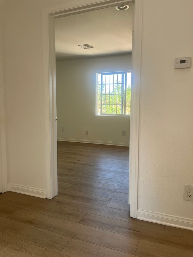 Building Photo - 12627 Oxnard St