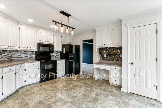 Building Photo - 141 Pine Creek Dr