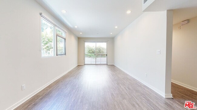 Building Photo - 1545 S Bentley Ave