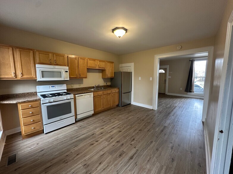 Building Photo - 711 Napoleon St