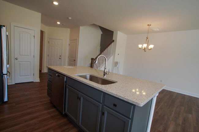 Building Photo - 206 Oakchest Ct