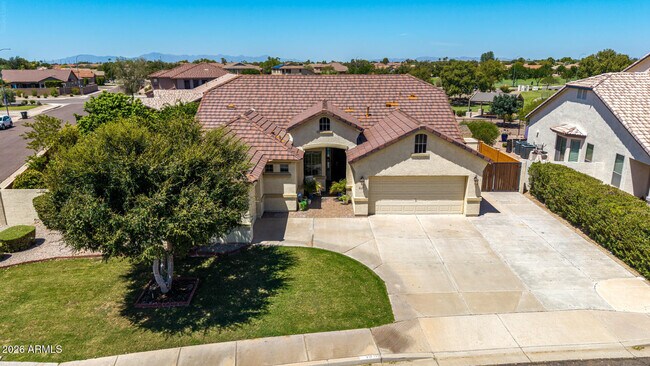 Building Photo - 2801 E Lindrick Dr