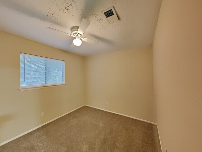 Building Photo - 5303 Enchanted Mist Dr