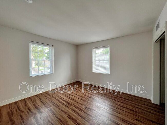 Building Photo - 732 Scotland St