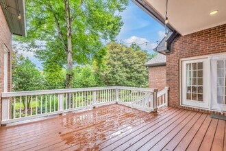 Building Photo - Beautifully maintained and move-in ready 4BR home with a basement