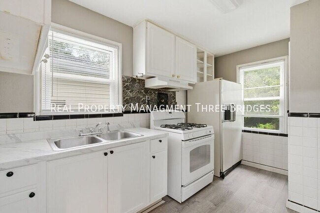 Building Photo - 249 S Hartnett Ave