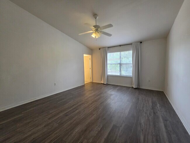 Building Photo - 404 Riverchase Blvd