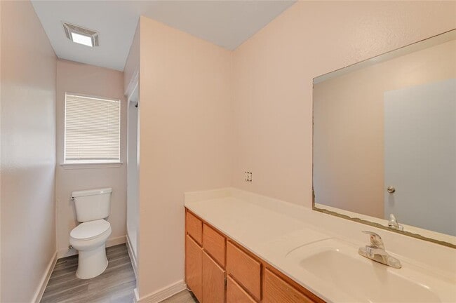 Building Photo - 200 Creekside Trail