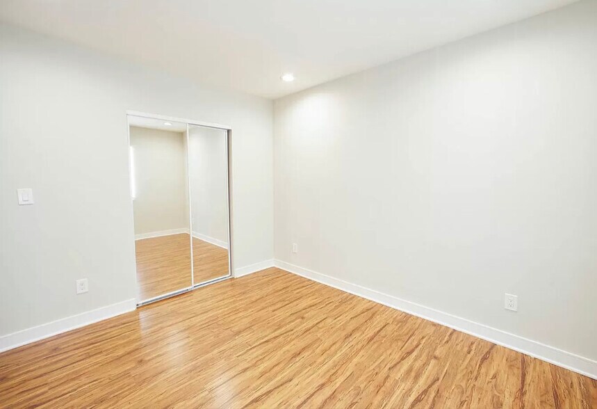 Building Photo - 4838 W 18th St