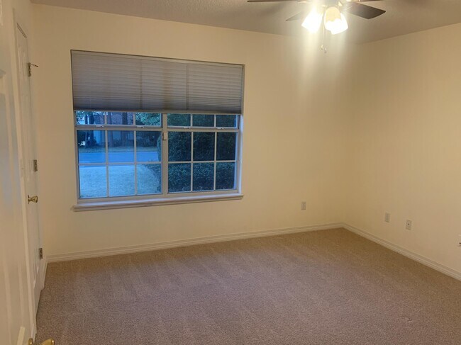 Building Photo - 343 Ruckel Dr