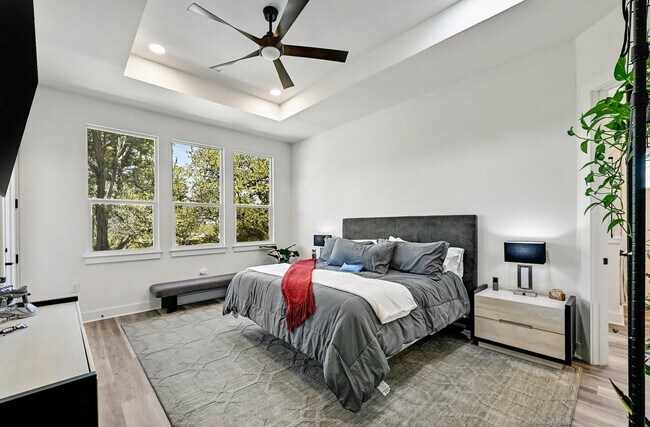 Building Photo - 104 Desert Rose S