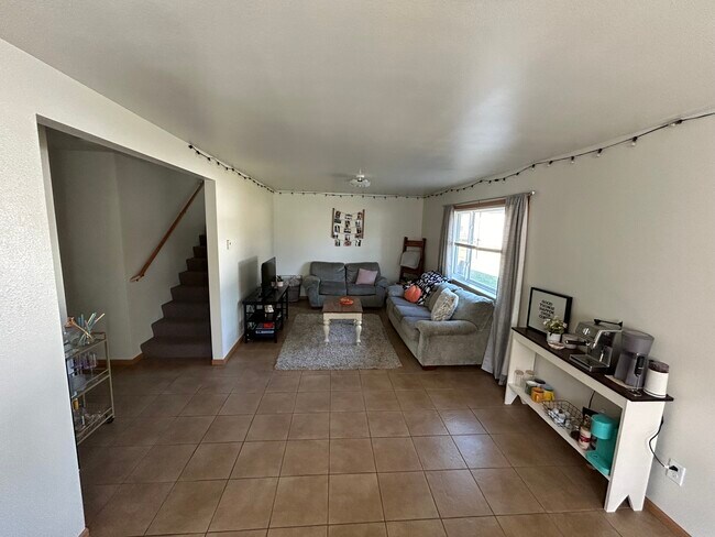 Building Photo - 1521 Springbrook Dr