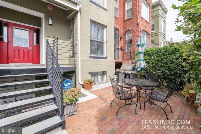 Building Photo - 207 R St NW