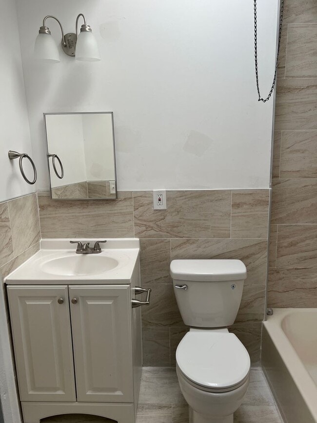 Building Photo - 3-Bedroom House for Rent!