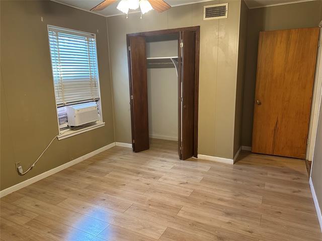 Building Photo - 717 S La Salle Dr