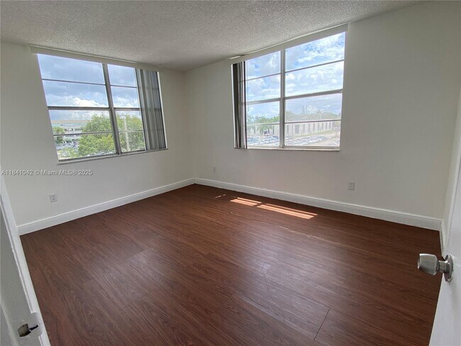 Building Photo - 488 NW 165th St