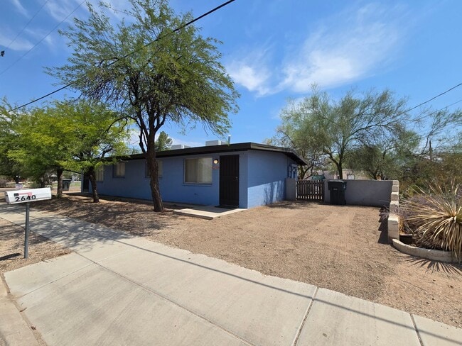 Primary Photo - 2640-2642 N Santa Rita Ave