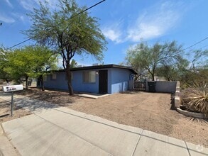 Building Photo - 2640-2642 N Santa Rita Ave