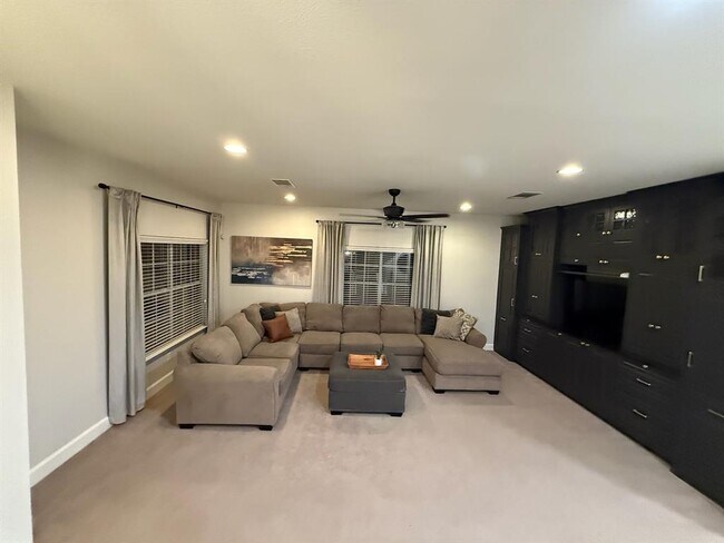 Building Photo - 1103 Water Hole Trail