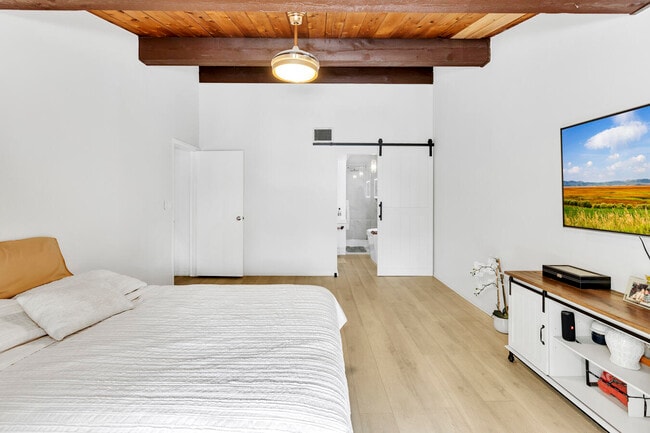 Building Photo - 720 E Coco Plum Cir