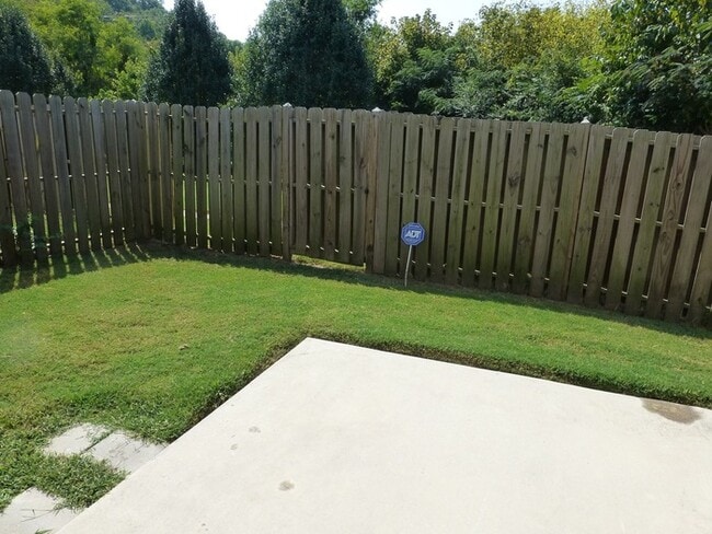 Building Photo - Spacious 3-Bed, 2-Bath Townhouse with Bonus Room & 2-Car Garage in North Knoxville
