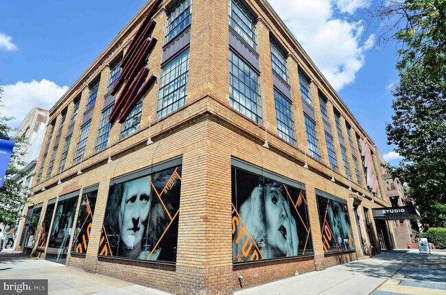 Building Photo - 1343 Q St NW