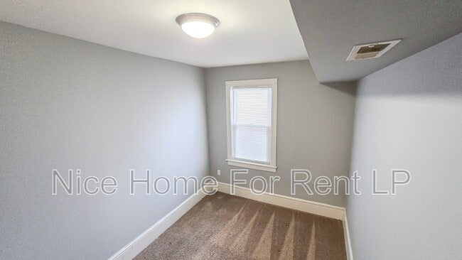 Building Photo - 64 Simpson Ave