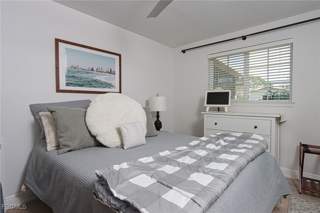 Building Photo - 1327 Sunbury Dr