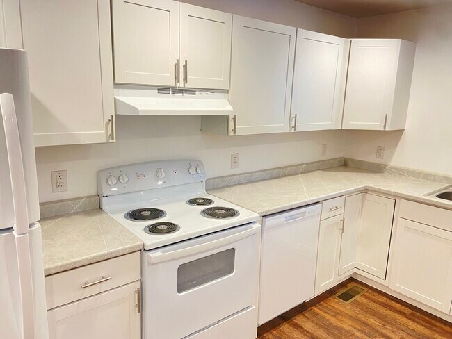 Building Photo - 1872 S Mayo Trl