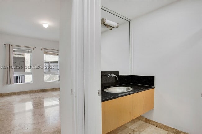 Building Photo - 206 Washington 12